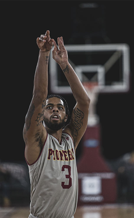 jugador de baloncesto imaginando tiros libres